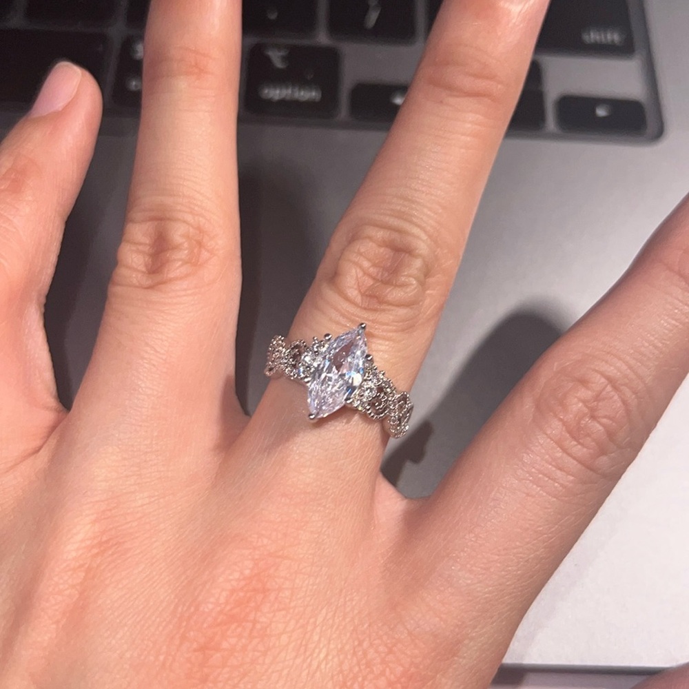 Elegant white gold plated ring with CZ - Picture 2 of 3